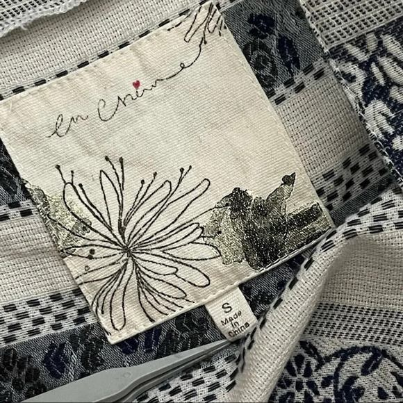 En Creme Striped Floral Romper Size Small - Picture 4 of 10